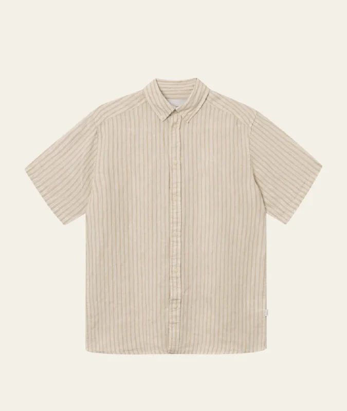 LES DEUX KRIS LINEN SS SHIRT IN LIGHT DESERT SAND